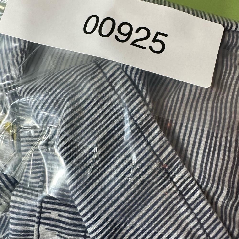 PARTY PANTS Men's Short Sleeve Button Down with Novelty Sailboat Print Medium - Picture 7 of 7
